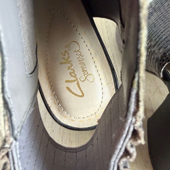 Clarks Somerset Women’s 8 Snake Print Peep Toe Block Heel Sandals Ankle Booties - Picture 5 of 7